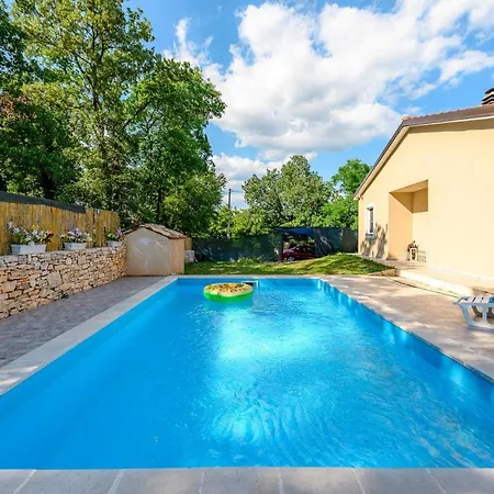 Lovely In With Outdoor Swimming Pool Holiday home
