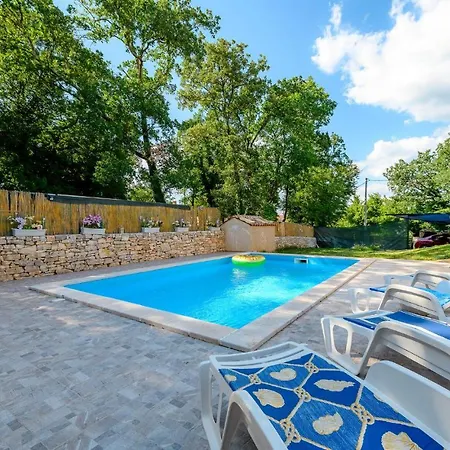 Holiday home Lovely In With Outdoor Swimming Pool