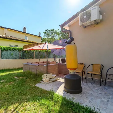 Holiday home Lovely In With Outdoor Swimming Pool *