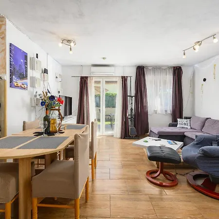 Lovely In With Outdoor Swimming Pool Holiday home Rovinj